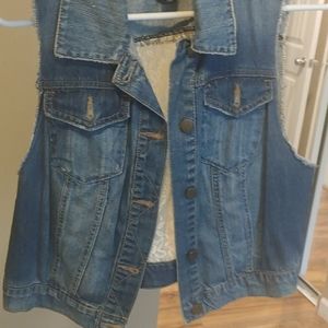 Jean vest with lace back